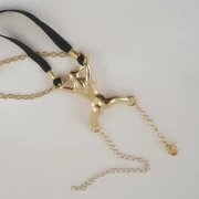 Capture Me Sexschmuck mit goldenem Halsband