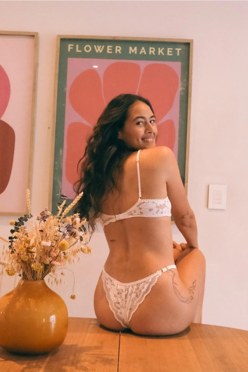 Ellie-Thong