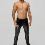 Lange Hose aus Schlangen Wetlook mit Gesäßtaschen